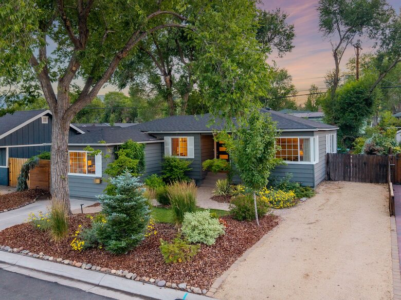 Sunny Solarium Retreat in the Heart of Reno - Reno, Nevada