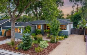 Sunny Solarium Retreat in the Heart of Reno - Reno, Nevada
