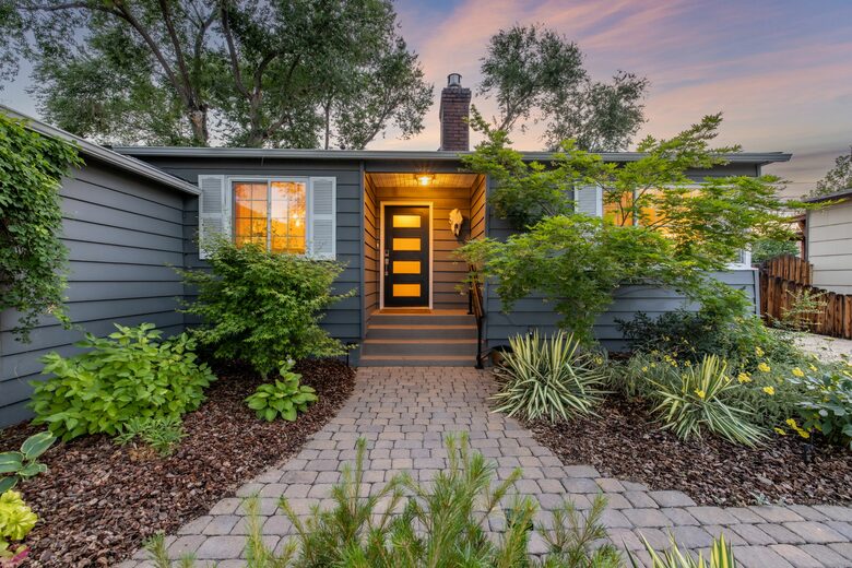 Sunny Solarium Retreat in the Heart of Reno - Reno, Nevada