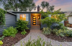 Sunny Solarium Retreat in the Heart of Reno - Reno, Nevada
