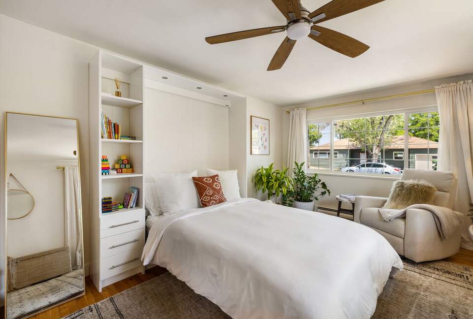 Sunny Solarium Retreat in the Heart of Reno - Reno, Nevada