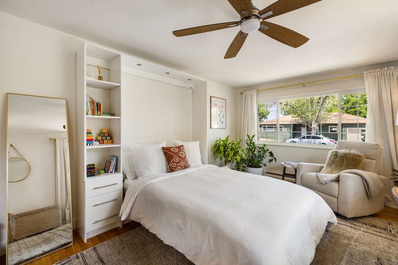 Sunny Solarium Retreat in the Heart of Reno - Reno, Nevada