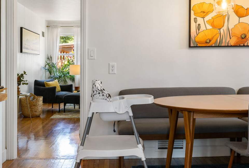 Sunny Solarium Retreat in the Heart of Reno - Reno, Nevada