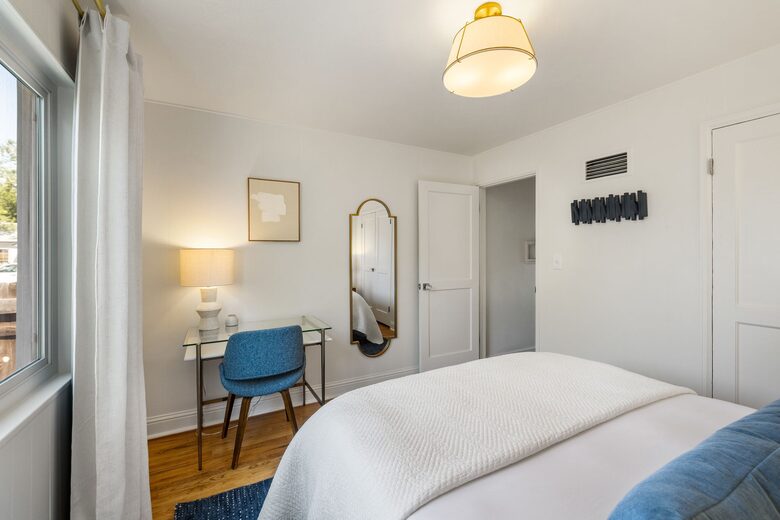 Sunny Solarium Retreat in the Heart of Reno - Reno, Nevada