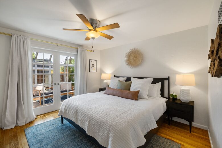 Sunny Solarium Retreat in the Heart of Reno - Reno, Nevada