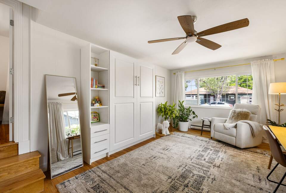 Sunny Solarium Retreat in the Heart of Reno - Reno, Nevada