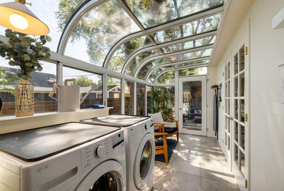 Sunny Solarium Retreat in the Heart of Reno - Reno, Nevada