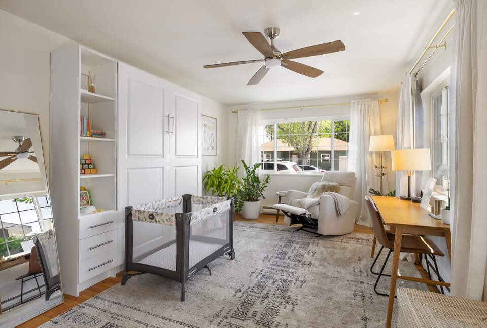 Sunny Solarium Retreat in the Heart of Reno - Reno, Nevada