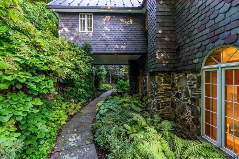 Easter's First Blooms at the Estate and Late April Exclusive Tulip Extravaganza - Woodstock, New York