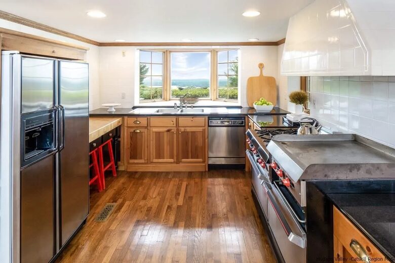 Easter's First Blooms at the Estate and Late April Exclusive Tulip Extravaganza - Woodstock, New York