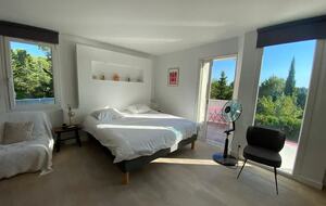 Elegant Hillside Retreat in Aix-en-Provence - Aix-en-Provence, France