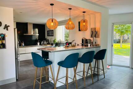 Elegant Hillside Retreat in Aix-en-Provence - Aix-en-Provence, France