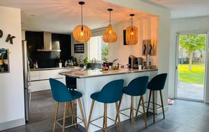 Elegant Hillside Retreat in Aix-en-Provence - Aix-en-Provence, France