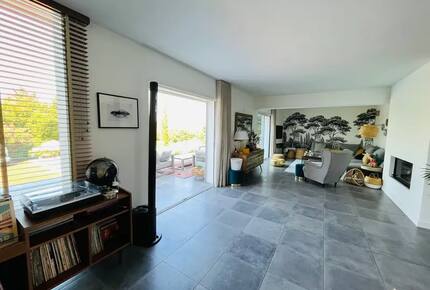 Elegant Hillside Retreat in Aix-en-Provence - Aix-en-Provence, France