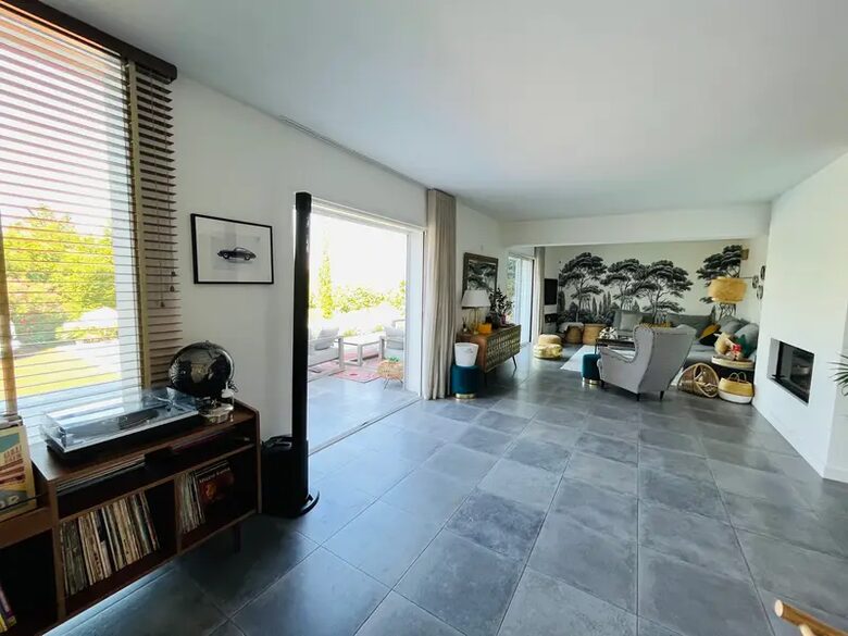 Elegant Hillside Retreat in Aix-en-Provence - Aix-en-Provence, France