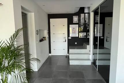 Elegant Hillside Retreat in Aix-en-Provence - Aix-en-Provence, France