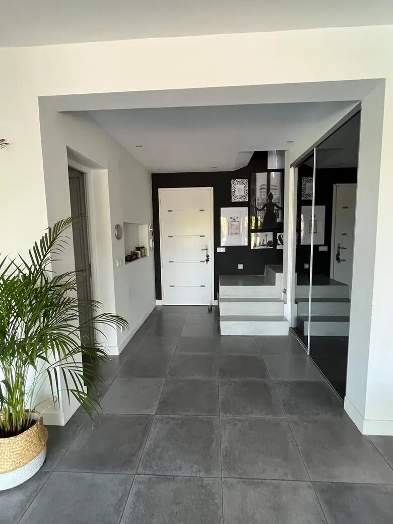 Elegant Hillside Retreat in Aix-en-Provence - Aix-en-Provence, France