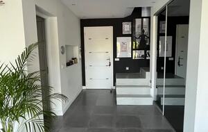 Elegant Hillside Retreat in Aix-en-Provence - Aix-en-Provence, France