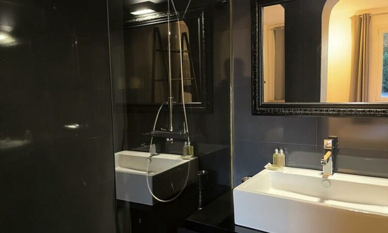 Elegant Hillside Retreat in Aix-en-Provence - Aix-en-Provence, France