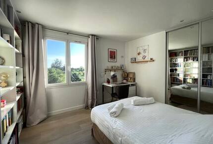 Elegant Hillside Retreat in Aix-en-Provence - Aix-en-Provence, France