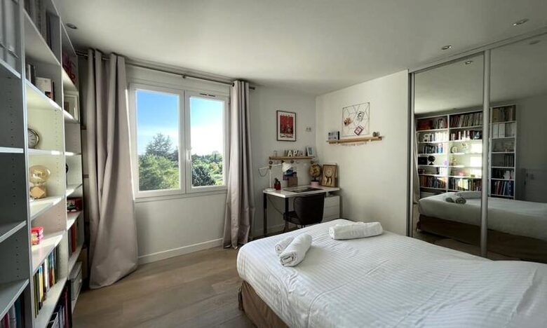 Elegant Hillside Retreat in Aix-en-Provence - Aix-en-Provence, France