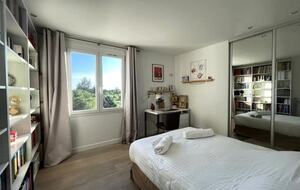 Elegant Hillside Retreat in Aix-en-Provence - Aix-en-Provence, France