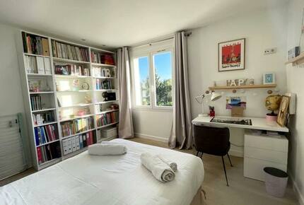 Elegant Hillside Retreat in Aix-en-Provence - Aix-en-Provence, France