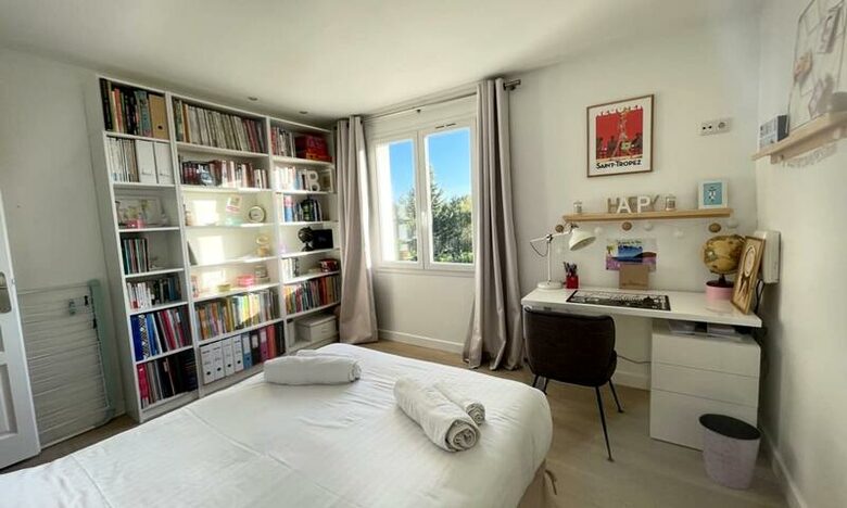 Elegant Hillside Retreat in Aix-en-Provence - Aix-en-Provence, France