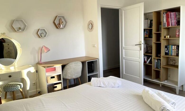 Elegant Hillside Retreat in Aix-en-Provence - Aix-en-Provence, France