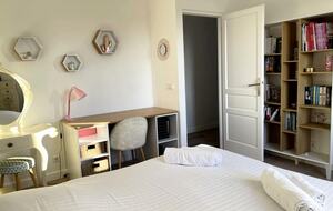 Elegant Hillside Retreat in Aix-en-Provence - Aix-en-Provence, France