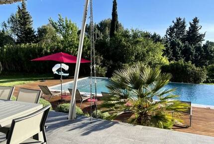 Elegant Hillside Retreat in Aix-en-Provence - Aix-en-Provence, France