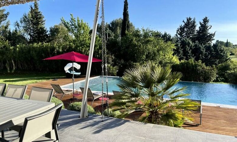 Elegant Hillside Retreat in Aix-en-Provence - Aix-en-Provence, France