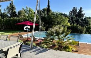 Elegant Hillside Retreat in Aix-en-Provence - Aix-en-Provence, France