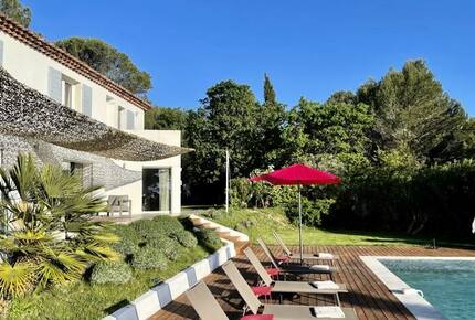 Elegant Hillside Retreat in Aix-en-Provence - Aix-en-Provence, France