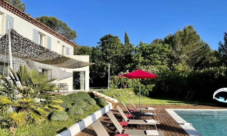 Elegant Hillside Retreat in Aix-en-Provence - Aix-en-Provence, France