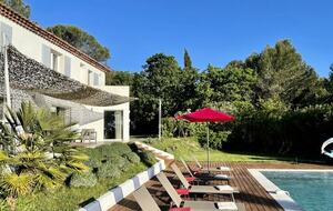Elegant Hillside Retreat in Aix-en-Provence - Aix-en-Provence, France