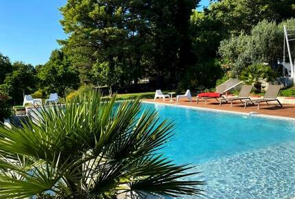 Elegant Hillside Retreat in Aix-en-Provence - Aix-en-Provence, France