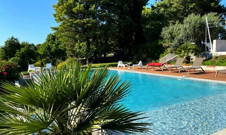 Elegant Hillside Retreat in Aix-en-Provence - Aix-en-Provence, France