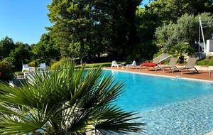 Elegant Hillside Retreat in Aix-en-Provence - Aix-en-Provence, France