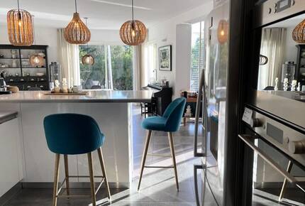 Elegant Hillside Retreat in Aix-en-Provence - Aix-en-Provence, France