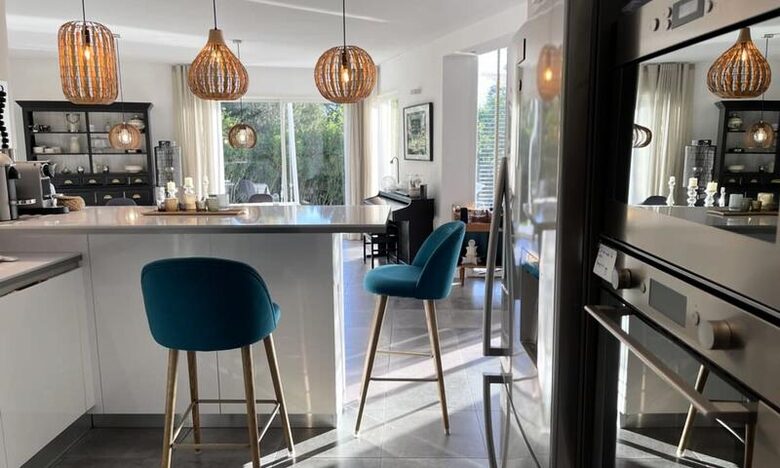 Elegant Hillside Retreat in Aix-en-Provence - Aix-en-Provence, France