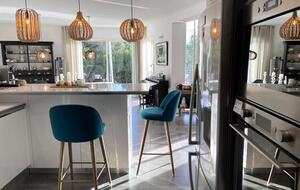 Elegant Hillside Retreat in Aix-en-Provence - Aix-en-Provence, France