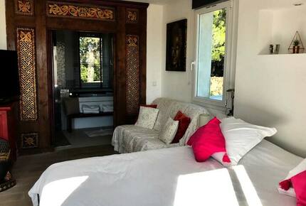 Elegant Hillside Retreat in Aix-en-Provence - Aix-en-Provence, France