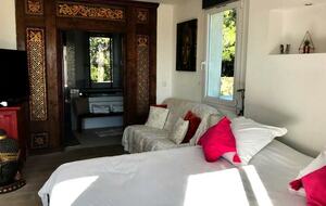 Elegant Hillside Retreat in Aix-en-Provence - Aix-en-Provence, France