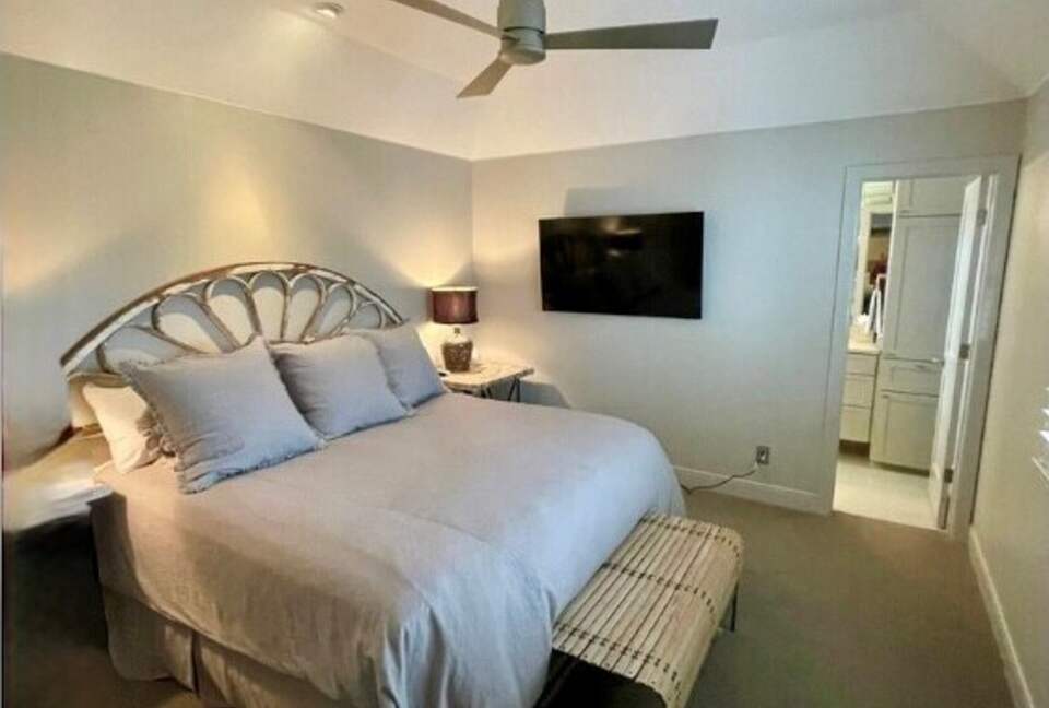 Waterfront Luxury on Lake LBJ | Dock, Outdoor Kitchen & Sunset Views - Horseshoe Bay, Texas