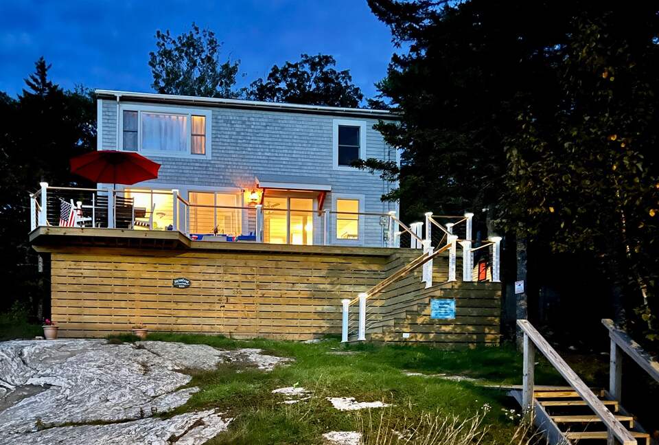 Charming 4-Bed Cottage with Bay Views near Boothbay Harbor - Southport, Maine