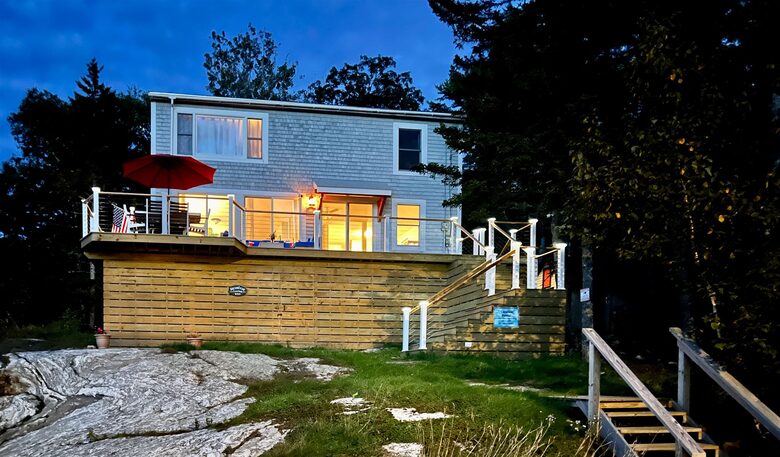 Charming 4-Bed Cottage with Bay Views near Boothbay Harbor - Southport, Maine