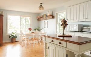 Charming 4-Bed Cottage with Bay Views near Boothbay Harbor - Southport, Maine