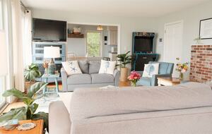 Charming 4-Bed Cottage with Bay Views near Boothbay Harbor - Southport, Maine