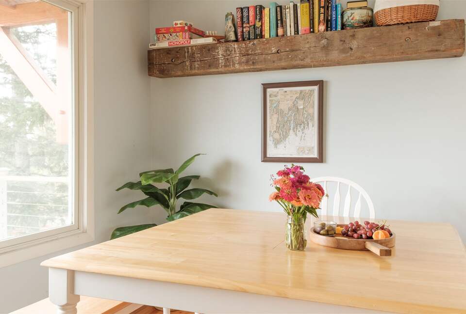 Charming 4-Bed Cottage with Bay Views near Boothbay Harbor - Southport, Maine